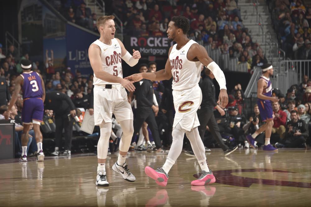 他意识到依 他意识到依