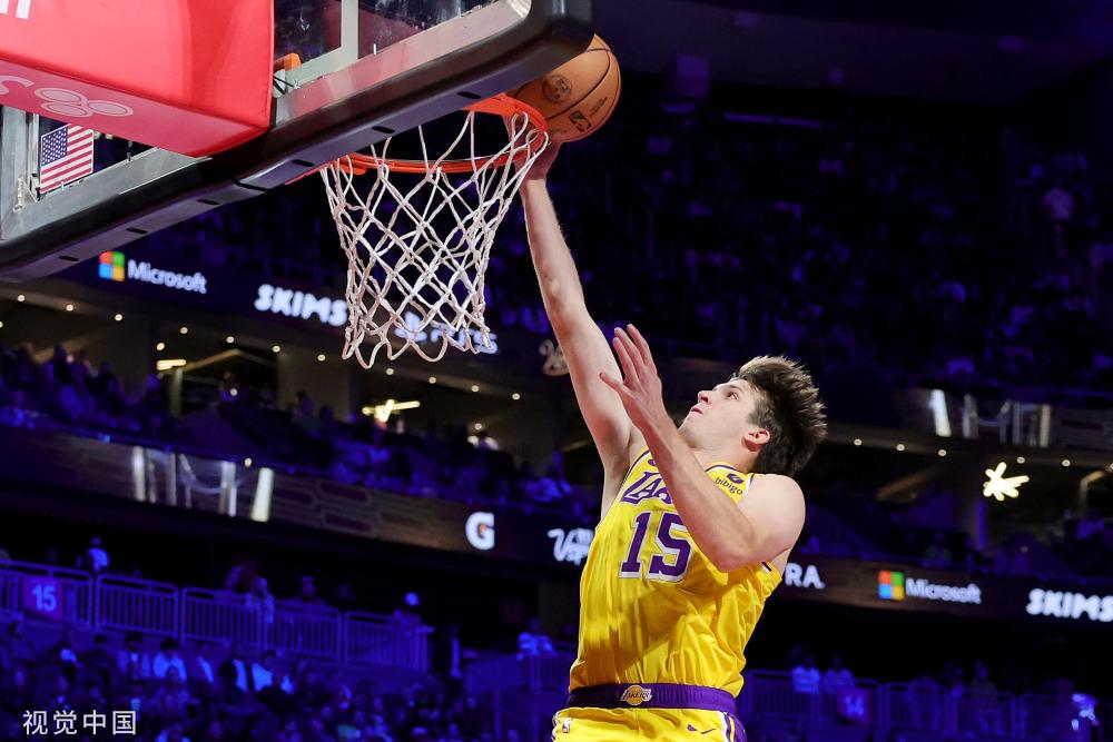 舞台上崭露 舞台上崭露